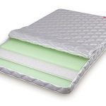 The mattress consists of thin layers of different fillings.