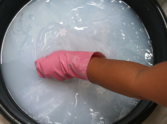 Soaking nylon tulle in a solution of whiteness