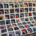 Plaid on the marvelous squares from the corner of the crochet