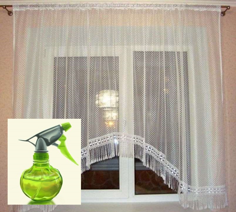 Tiul Capron z frędzlami na kuchennym oknie