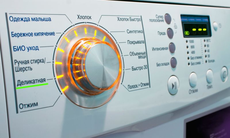 Rukojeť volby režimu mytí v automatickém stroji