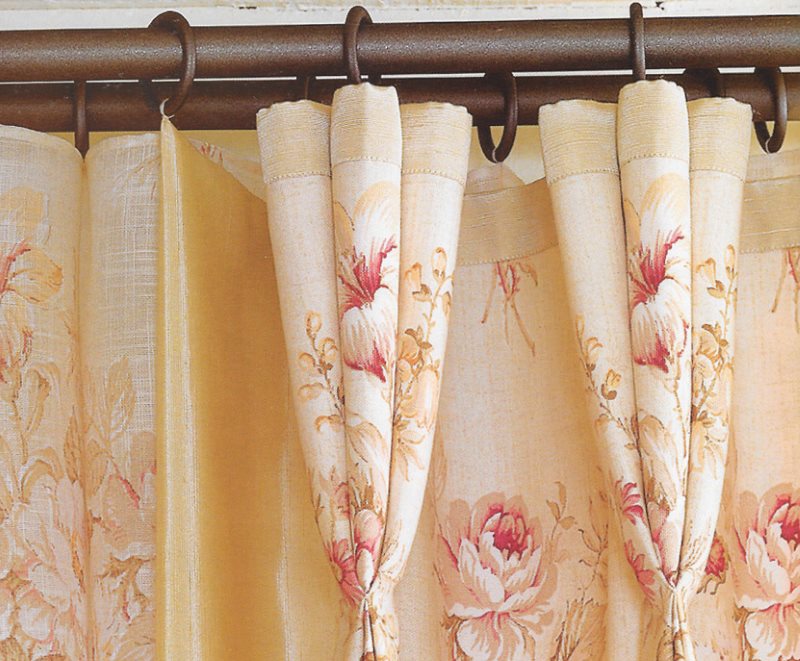 Build curtains in the form of a trefoil