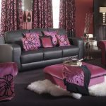 Elegantní design záclony v obývacím pokoji se dvěma okny
