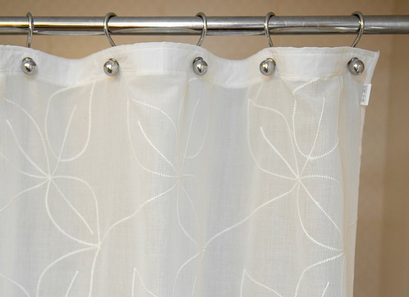 drying polyester curtains sa isang round cornice
