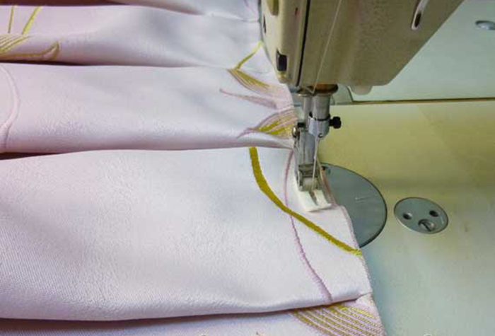 Hem tape on the curtain with counter folds