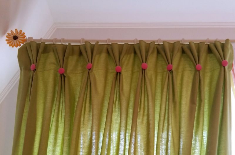 Light green curtain with pink buttons on the assemblies