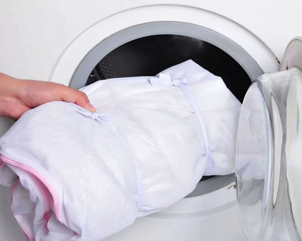 מכונה וילונות לכביסה עם לולאות במקרה מיוחד