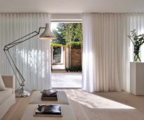 projekt kurtyny dla minimalizmu w salonie