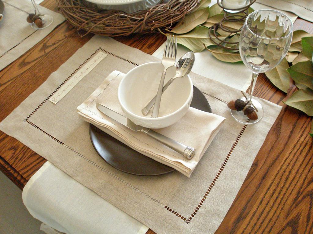 cloth napkins on the table
