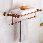 towel rack sa interior ideas ng banyo
