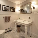 stalak za ručnik na fotografiji interijera kupaonice