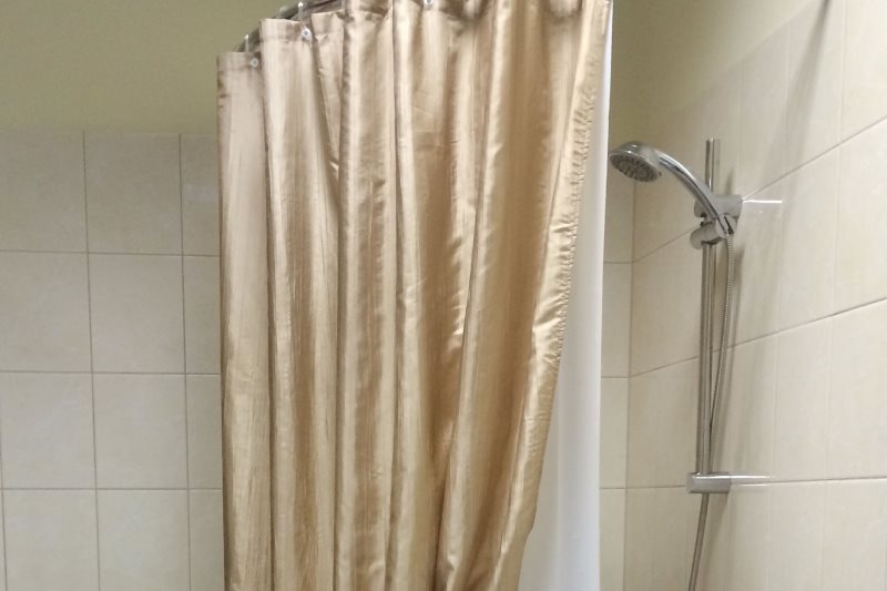 Podwójna kurtyna w kabinie prysznicowej