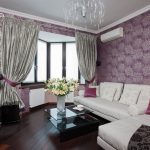 Fialová barva v obývacím pokoji dekorace
