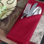 kung paano i-fold ang mga napkin para sa orihinal na table setting na dekorasyon ng larawan