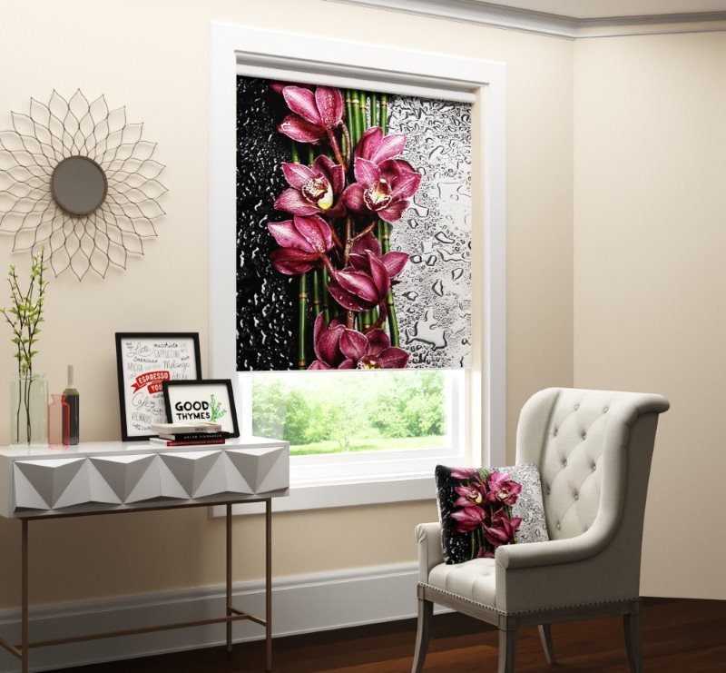 Roller blind with photo printing inside the window opening