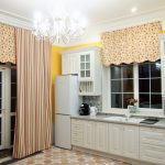 Mutfak pencere perdeleri olmadan lambrequin tasarımı