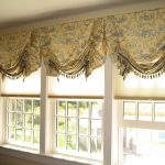 Simple roller blinds and original roman with decoration look very nice