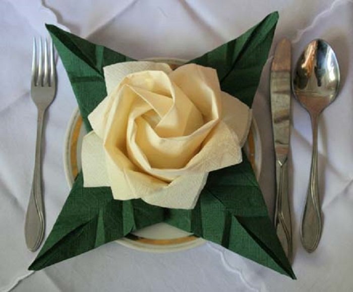 origami of napkins roses