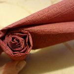 rosas mula sa papel na napkins ng papel