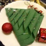 How to fold napkins for the original table setting in the form of Christmas trees
