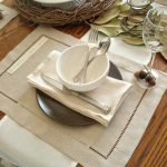 cloth napkins table setting