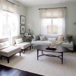 záclony v moderní obývací pokoj kombinace