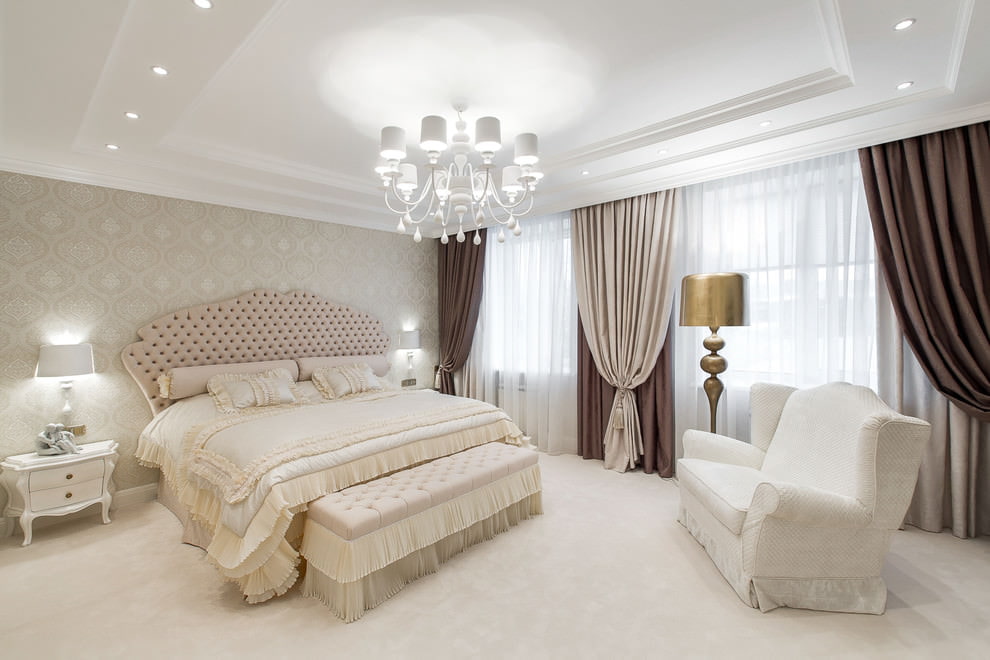 yatak odasında modern klasik perdeler