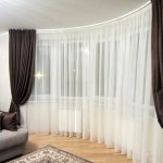 The combination of white tulle and black curtains looks spectacular and original.