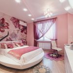 Bedroom design with pink curtains