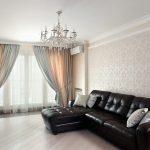 moderní záclony v interiéru místnosti obývacího pokoje