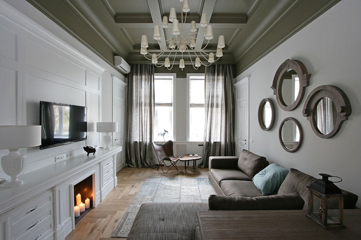 záclony v moderním obývacím pokoji