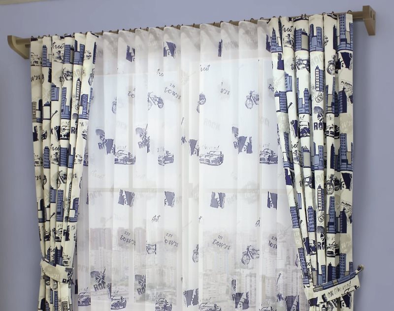 Identical patterns on tulle and curtains