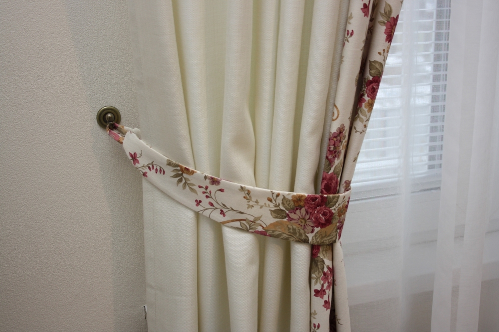 curtains with grabs