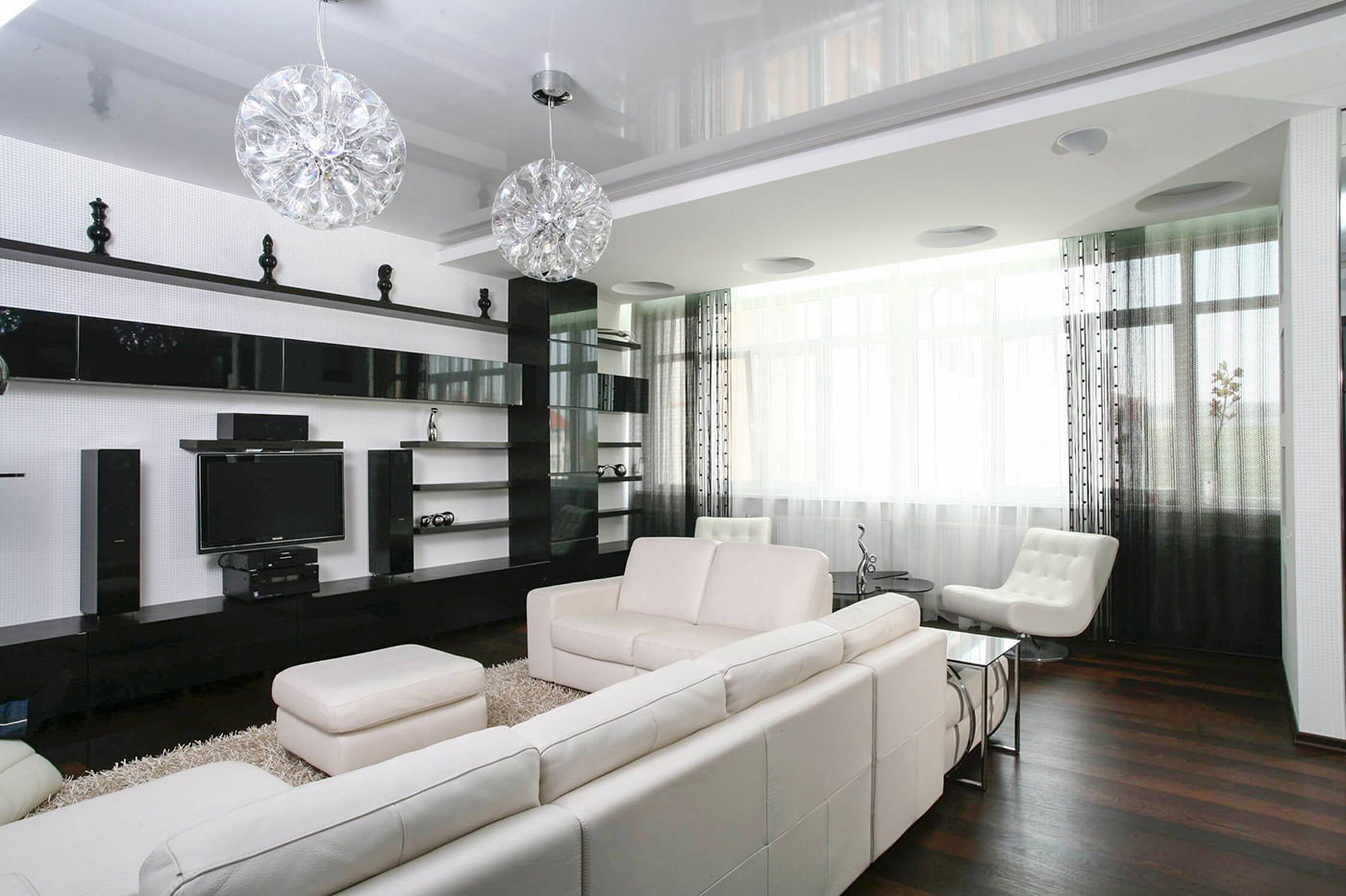 high-tech obývací pokoj záclony