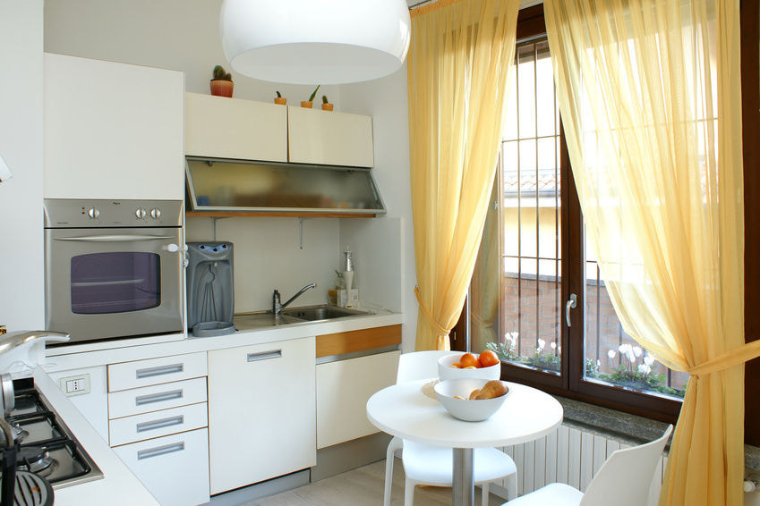Yellow tulle in the interior of a modern kitchen