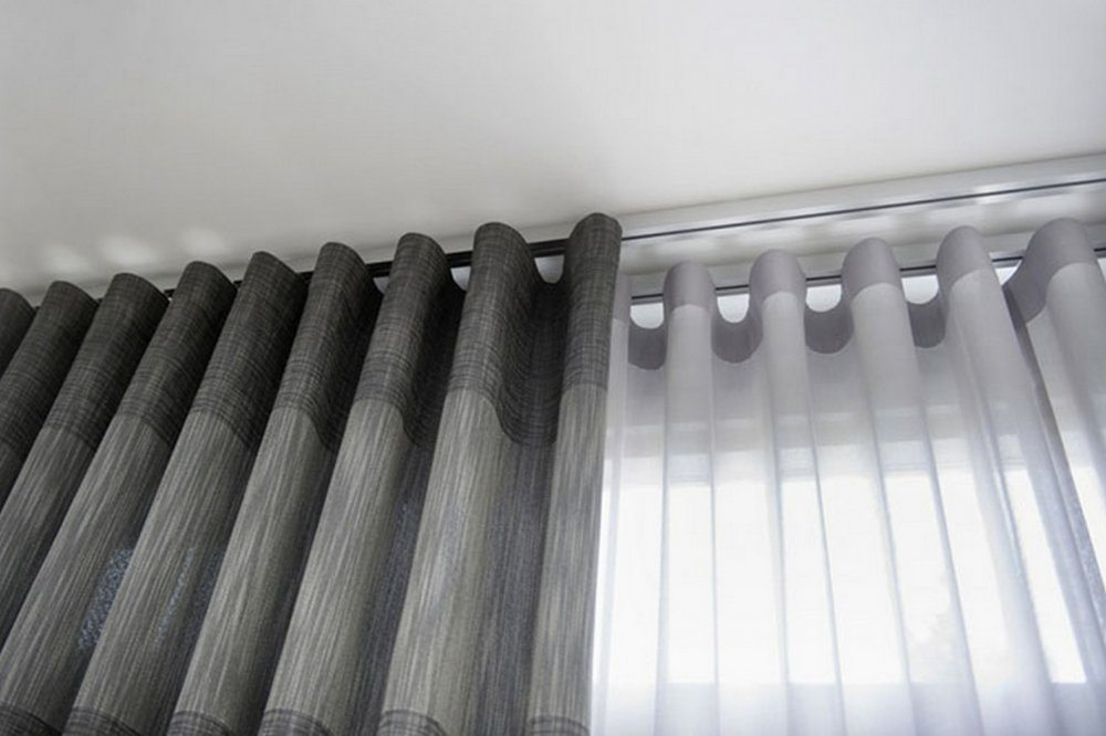aluminium gardinstav med tunga gardiner
