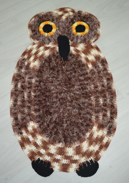 knitted rug owl decoration photo
