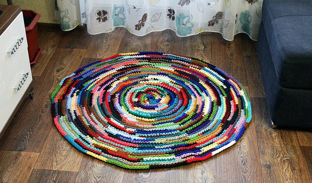 rugs from old things with their own hands