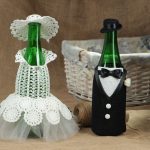 dekoration av champagneflaskor för en bröllopsdesign