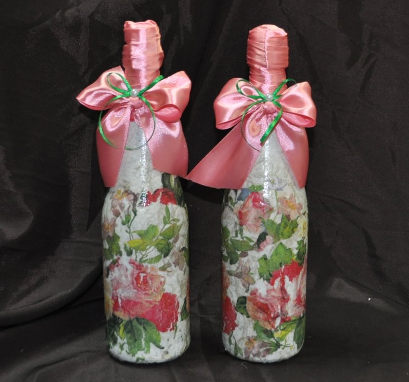 decoration of champagne bottles for wedding