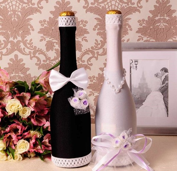 ukrašavanje boca šampanjca za vjenčanje