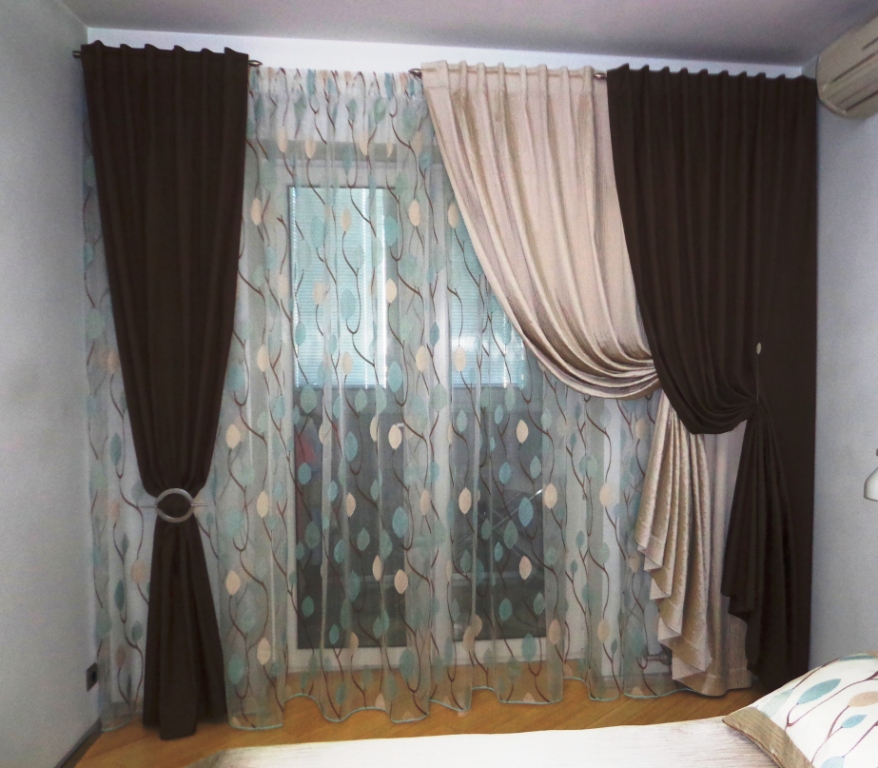 Curtains on one side of the window design