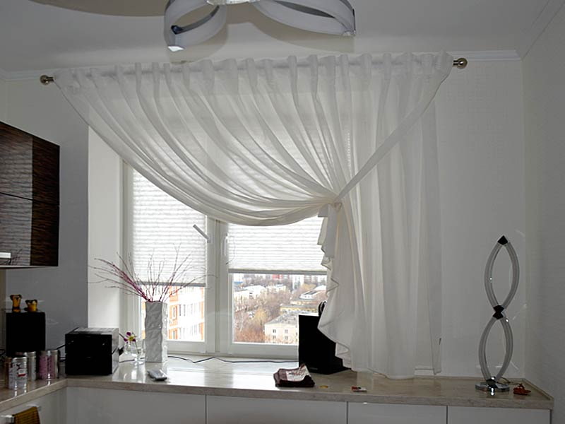Curtains on one side of the window interior photo