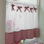 curtain décor with bows