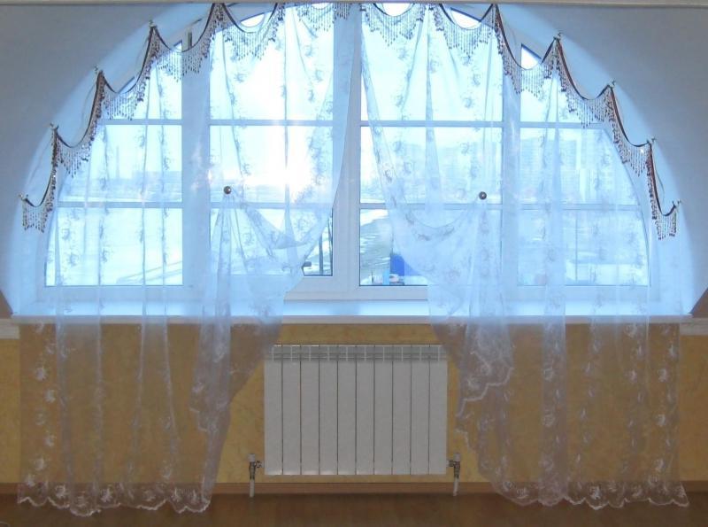 curtain on a semicircular window