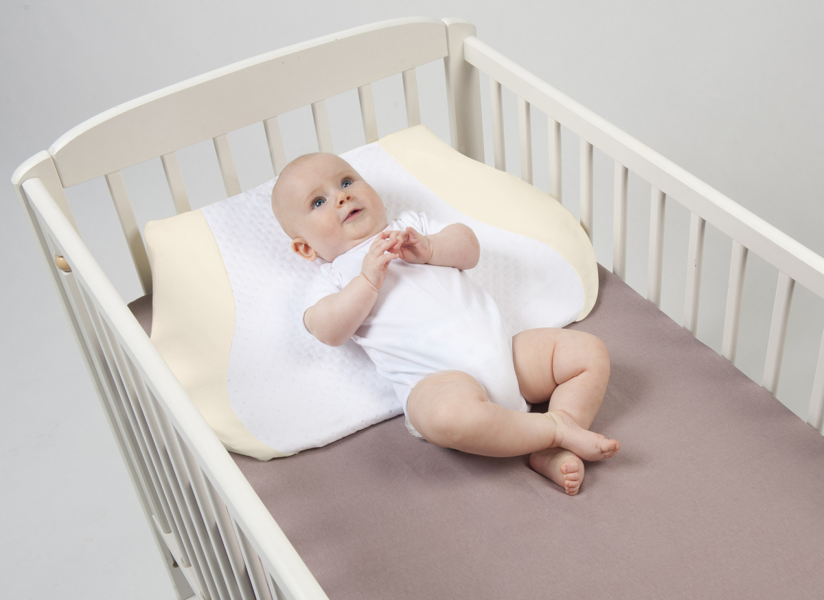 Nagnuti jastuk za novorođenče