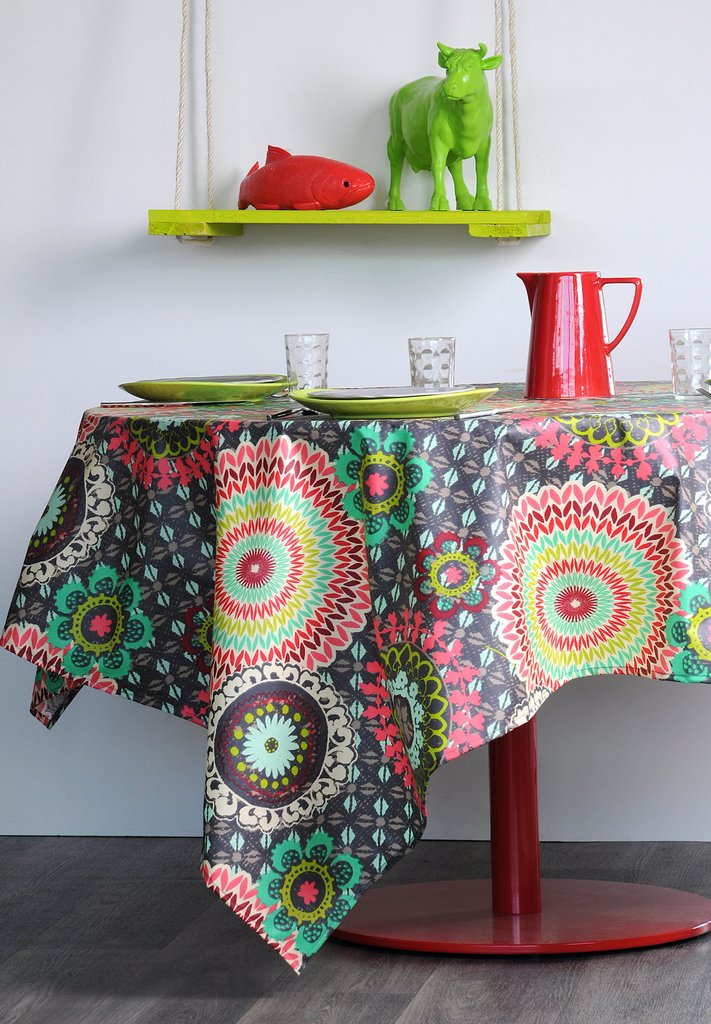 tablecloth on the table design photo