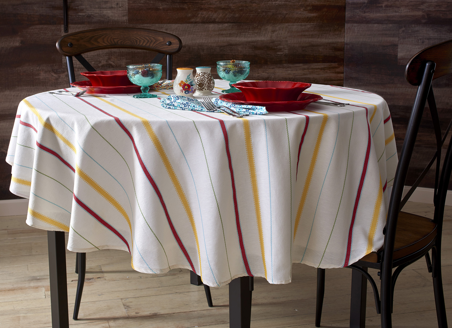 tablecloth on the table ideas