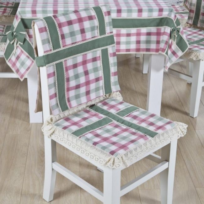 presvlake stolica s dekorima straga