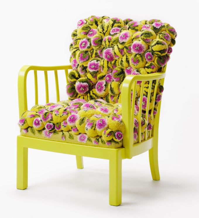 bir sandalye için pompons'tan dekoratif halı